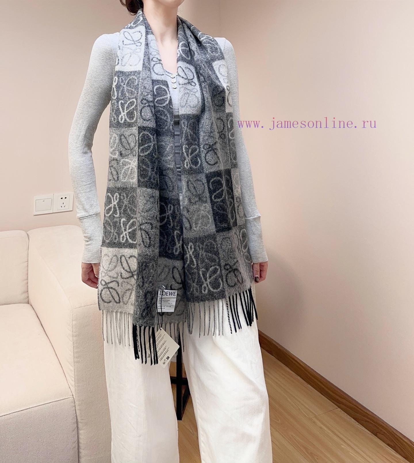 oy2ttoel3gu.jpg New Customers Only, Limit One. (High Cost-effectiveness)𝐋𝐨𝐞𝐰𝐞 The Most 🔥 Explosive Double-sided Checkered Scarf In Three Color i200vkdc - Image 1