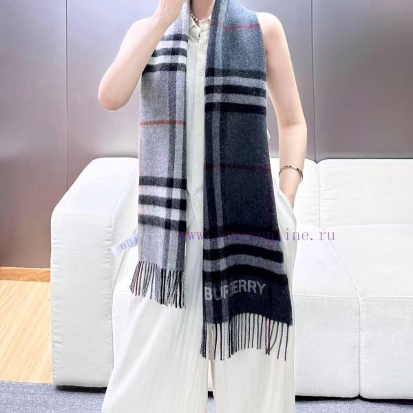 New Customers Only, Limit One. Newly Released 𝐁𝐮𝐫𝐛𝐞𝐫𝐫. "plaid Color Blocked Scarf"Size168x30cm 100% WoolClassic Plaid Contrast 9dwyrjop