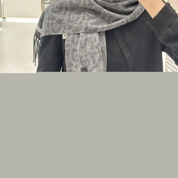 New Customers Only, Limit One. Burberry Scarf 🧣 A Rare High-end Family Oriented Men's Scarf~The Fabric Is Loved Very Soft Deli 0pwg3nxf