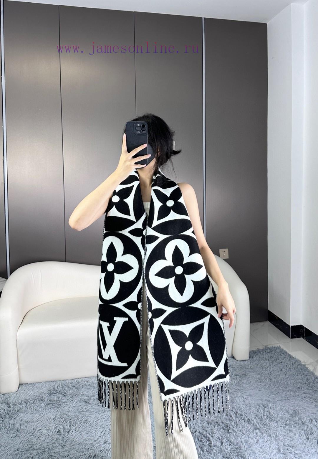 1pykk2frnsh.jpg New Customers Only, Limit One. Official Website Tricolor 🧣 It's So Beautiful. Big Fried Dough Twists Also Has A New Style Scar twr94rxl - Image 1