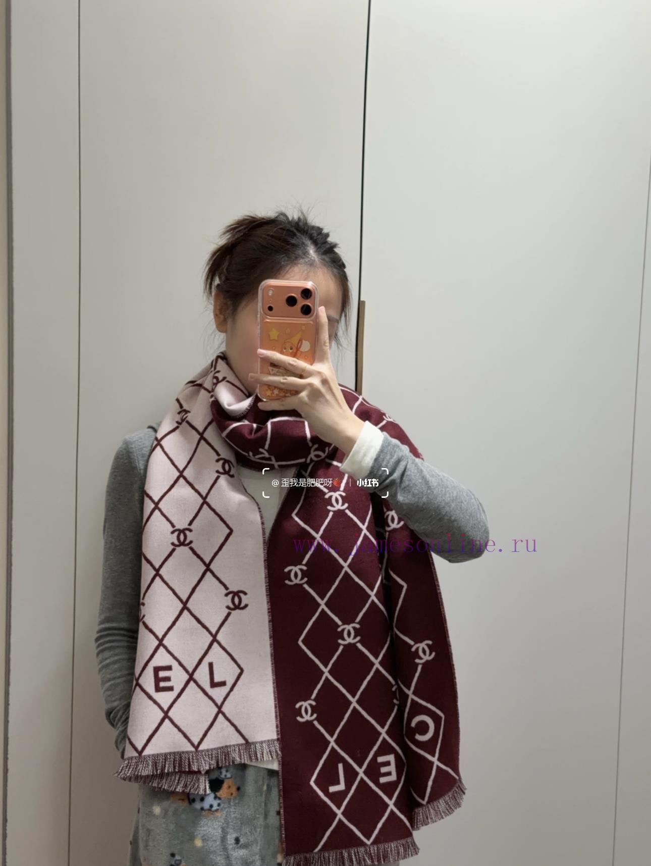 xb4ld0oc3xg.jpg New Customers Only, Limit One. The Black And White Diamond Patterned Scarf Of Chanel 26 Series Is Made Of 100% Wool Material W lmtr0ltn - Image 1