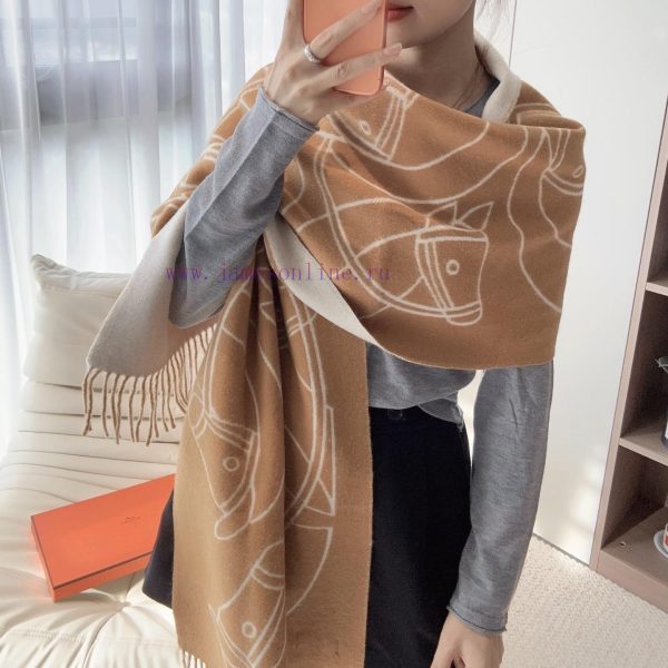 New Customers Only, Limit One. The New Herm è S Scarf Features Delicate Contrasting Jacquard Weaving Presenting The Entrelacs 2vvrk5j0