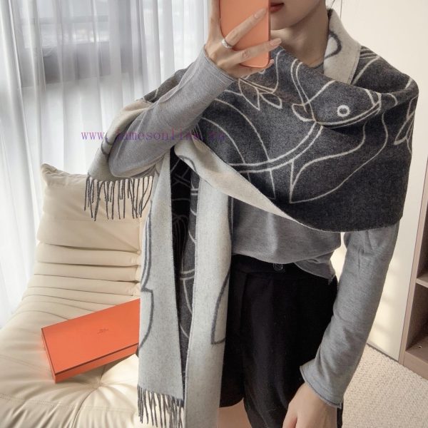 New Customers Only, Limit One. The New Herm è S Scarf Features Delicate Contrasting Jacquard Weaving Presenting The Entrelacs 581ngaly