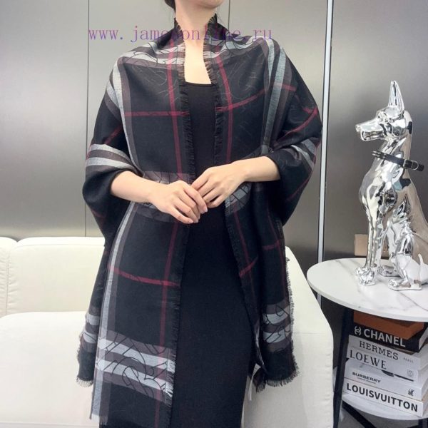 New Customers Only, Limit One. Versatile Fashionable And Full Of High-end Atmosphere~Burberry's New Metal Exclusive Logo Plaid he5dh546