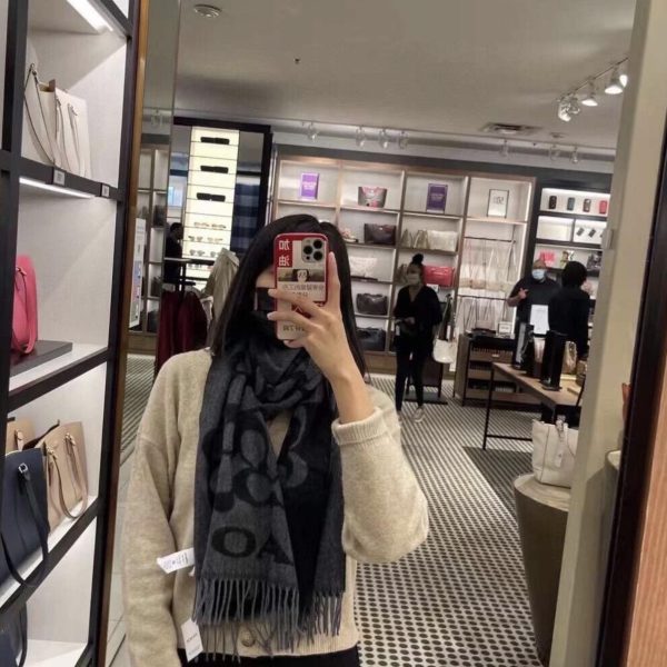 New Customers Only, Limit One. The New Three Color Shawl From Coach To Coach Is So Beautiful Not Only In Terms Of Appearance B gxqja2cl