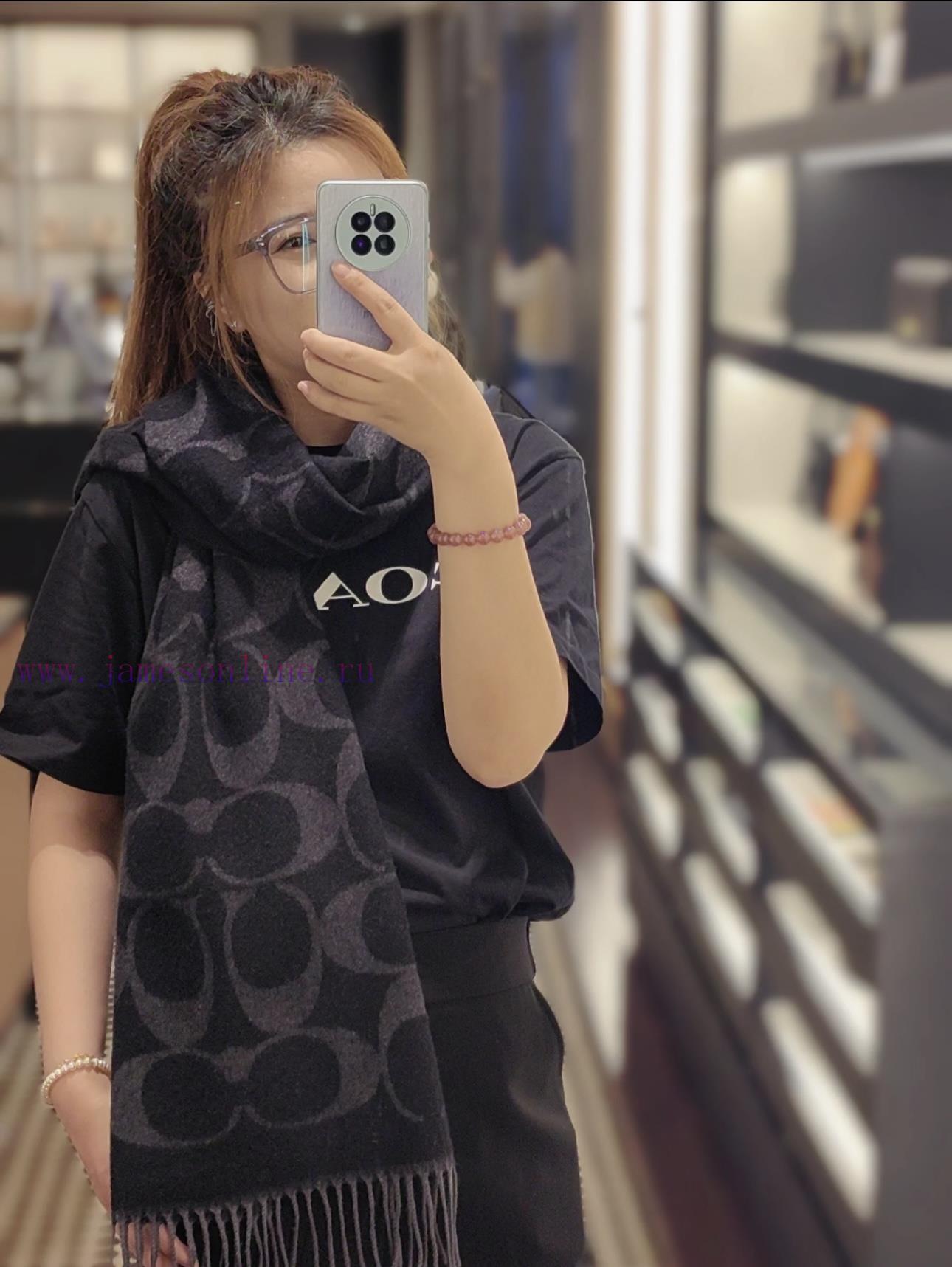 00pkyvpe5qz.jpg New Customers Only, Limit One. The New Coach C Popular Three Color Shawl From Coach In The New Year Looks Great Not Only In Te a1mzwey2 - Image 1