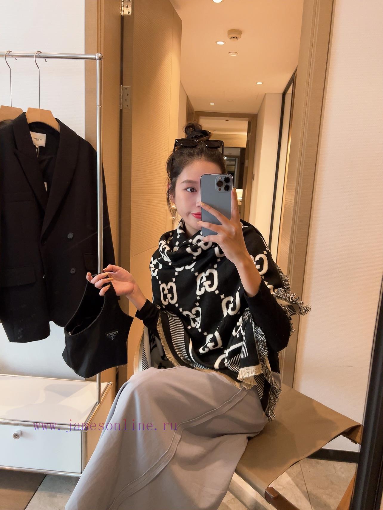 whirjvl0wm3.jpg New Customers Only, Limit One. 📦✨✨ Gucci Goods 140 ✖️ 140 Generous Scarves New GUCCI Classic Two Tone New Release 💋 The Most C n7p9ioc9 - Image 1