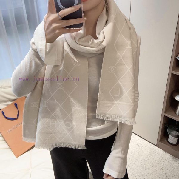 New Customers Only, Limit One. CHANEL Double-sided Diamond Grid - Wool Scarf With Top-level Double-layer Color Weaving Process 4t4zdj84