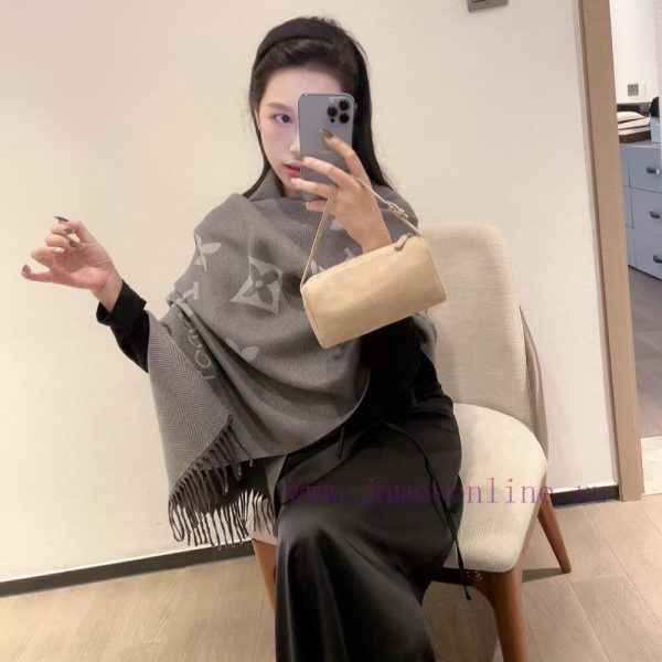 New Customers Only, Limit One. Up New 💫☄️💄👄 LV Synchronizes New Models 😜 Don't Have Any Tone 💥 Using High-quality Silk And Cas rfflutll